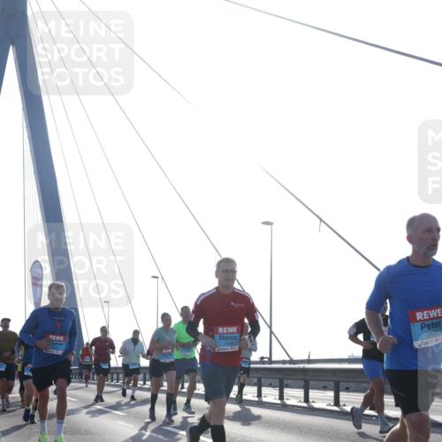 03.10.2026 - Köhlbrandbrückenlauf Tim E. http://msf.ph/oto/10611510 03.10.2026 09:27:08 Position 1 1554, 2417 meine-sportfotos.de