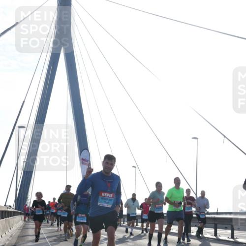 03.10.2026 - Köhlbrandbrückenlauf Tim E. http://msf.ph/oto/10611518 03.10.2026 09:27:09 Position 1 1019 meine-sportfotos.de