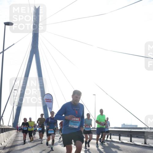 03.10.2026 - Köhlbrandbrückenlauf Tim E. http://msf.ph/oto/10611532 03.10.2026 09:27:10 Position 1 1019 meine-sportfotos.de