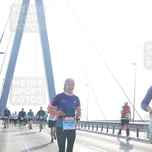 03.10.2026 - Köhlbrandbrückenlauf Tim E. http://msf.ph/oto/10611594 03.10.2026 09:27:15 Position 1 2469 meine-sportfotos.de