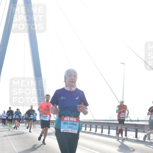 03.10.2026 - Köhlbrandbrückenlauf Tim E. http://msf.ph/oto/10611597 03.10.2026 09:27:15 Position 1 2469 meine-sportfotos.de