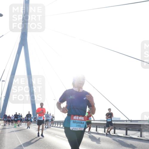 03.10.2026 - Köhlbrandbrückenlauf Tim E. http://msf.ph/oto/10611604 03.10.2026 09:27:15 Position 1 2469 meine-sportfotos.de