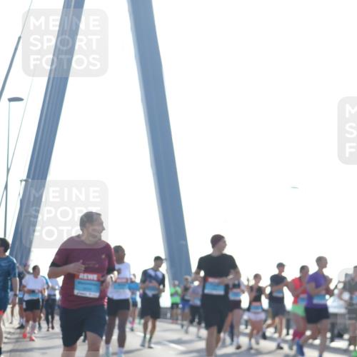 03.10.2026 - Köhlbrandbrückenlauf Tim E. http://msf.ph/oto/10611679 03.10.2026 09:27:22 Position 1  meine-sportfotos.de