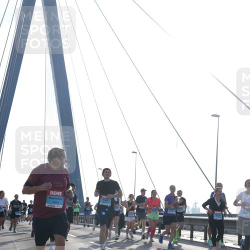 03.10.2026 - Köhlbrandbrückenlauf Tim E. http://msf.ph/oto/10611691 03.10.2026 09:27:23 Position 1 42, 195, 3004 meine-sportfotos.de
