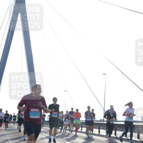 03.10.2026 - Köhlbrandbrückenlauf Tim E. http://msf.ph/oto/10611695 03.10.2026 09:27:23 Position 1 3004 meine-sportfotos.de