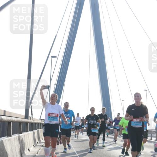 03.10.2026 - Köhlbrandbrückenlauf Tim E. http://msf.ph/oto/10611739 03.10.2026 09:27:28 Position 1 2281, 2291 meine-sportfotos.de