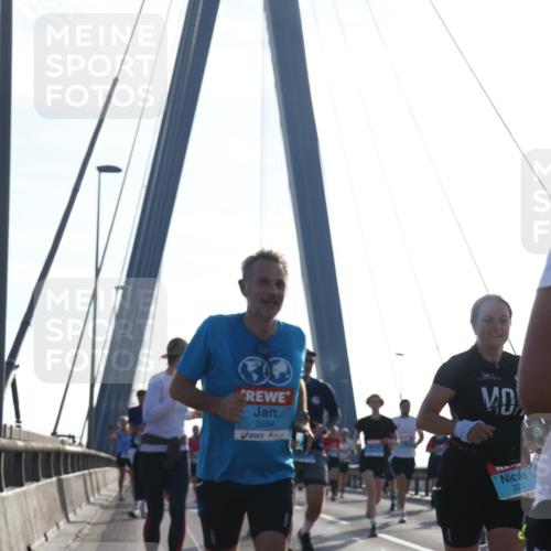03.10.2026 - Köhlbrandbrückenlauf Tim E. http://msf.ph/oto/10611781 03.10.2026 09:27:30 Position 1 2284, 2314 meine-sportfotos.de
