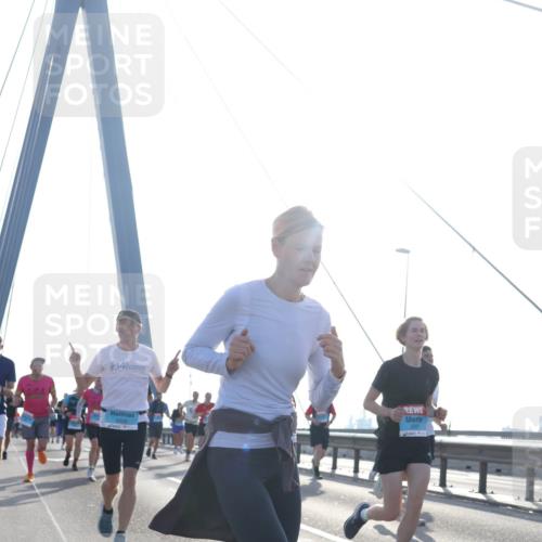 03.10.2026 - Köhlbrandbrückenlauf Tim E. http://msf.ph/oto/10611821 03.10.2026 09:27:34 Position 1 14 meine-sportfotos.de