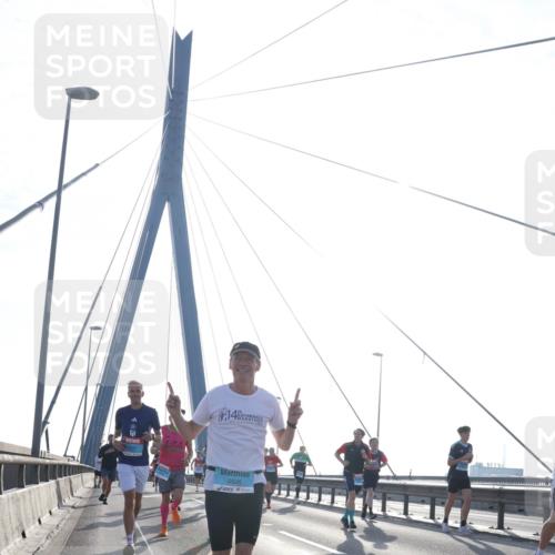 03.10.2026 - Köhlbrandbrückenlauf Tim E. http://msf.ph/oto/10611838 03.10.2026 09:27:35 Position 1 14, 2526 meine-sportfotos.de