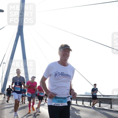 03.10.2026 - Köhlbrandbrückenlauf Tim E. http://msf.ph/oto/10611847 03.10.2026 09:27:36 Position 1 10, 202, 2526 meine-sportfotos.de