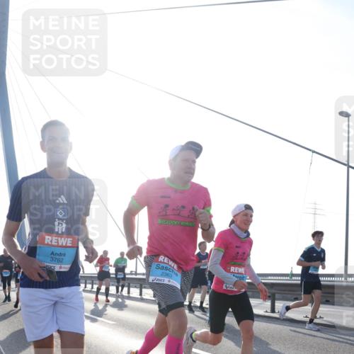03.10.2026 - Köhlbrandbrückenlauf Tim E. http://msf.ph/oto/10611864 03.10.2026 09:27:37 Position 1 444, 3762, 2363 meine-sportfotos.de