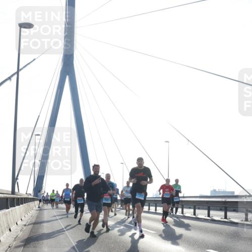 03.10.2026 - Köhlbrandbrückenlauf Tim E. http://msf.ph/oto/10611879 03.10.2026 09:27:38 Position 1  meine-sportfotos.de