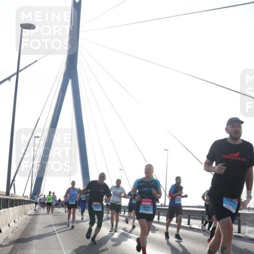 03.10.2026 - Köhlbrandbrückenlauf Tim E. http://msf.ph/oto/10611903 03.10.2026 09:27:39 Position 1 2504 meine-sportfotos.de