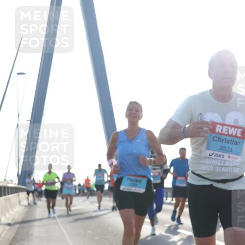 03.10.2026 - Köhlbrandbrückenlauf Tim E. http://msf.ph/oto/10611928 03.10.2026 09:27:42 Position 1 2523 meine-sportfotos.de