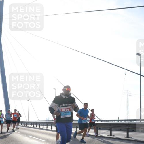 03.10.2026 - Köhlbrandbrückenlauf Tim E. http://msf.ph/oto/10611949 03.10.2026 09:27:44 Position 1 2416 meine-sportfotos.de