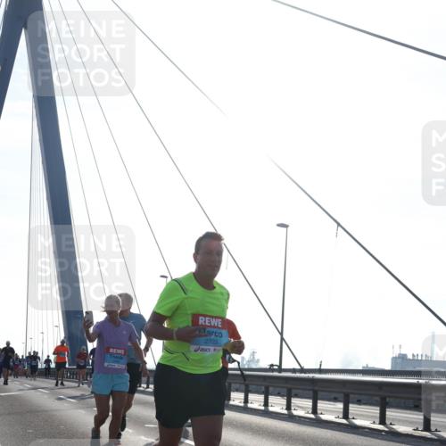 03.10.2026 - Köhlbrandbrückenlauf Tim E. http://msf.ph/oto/10611979 03.10.2026 09:27:46 Position 1 2703 meine-sportfotos.de