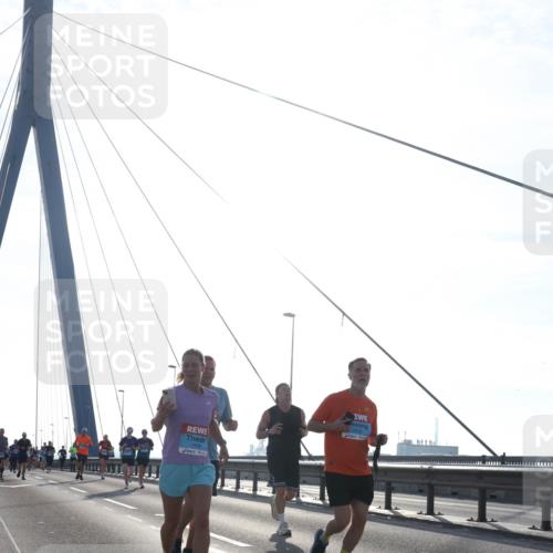 03.10.2026 - Köhlbrandbrückenlauf Tim E. http://msf.ph/oto/10611991 03.10.2026 09:27:47 Position 1  meine-sportfotos.de
