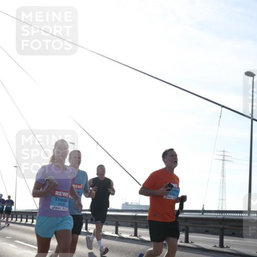 03.10.2026 - Köhlbrandbrückenlauf Tim E. http://msf.ph/oto/10612003 03.10.2026 09:27:48 Position 1 2609, 2633 meine-sportfotos.de