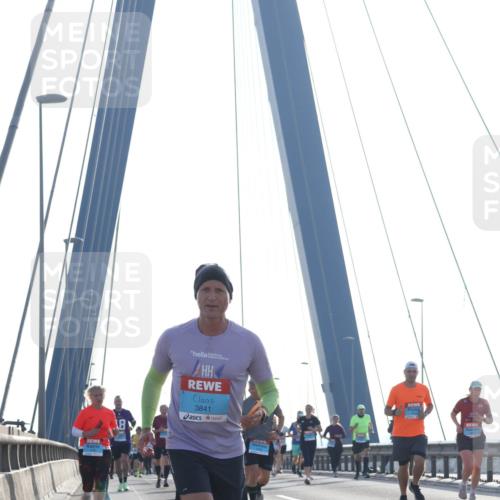 03.10.2026 - Köhlbrandbrückenlauf Tim E. http://msf.ph/oto/10612013 03.10.2026 09:27:50 Position 1 8, 3841 meine-sportfotos.de