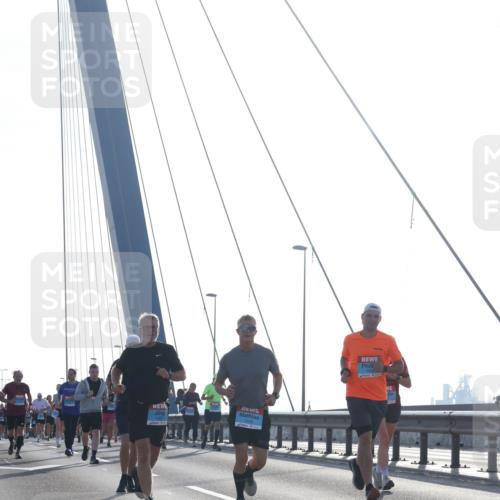 03.10.2026 - Köhlbrandbrückenlauf Tim E. http://msf.ph/oto/10612032 03.10.2026 09:27:53 Position 1 1026 meine-sportfotos.de