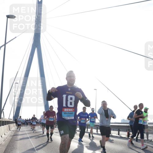 03.10.2026 - Köhlbrandbrückenlauf Tim E. http://msf.ph/oto/10612121 03.10.2026 09:28:01 Position 1 18, 1551, 39 meine-sportfotos.de