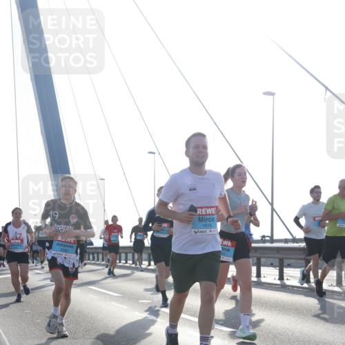 03.10.2026 - Köhlbrandbrückenlauf Tim E. http://msf.ph/oto/10612129 03.10.2026 09:28:04 Position 1 2580, 1616 meine-sportfotos.de