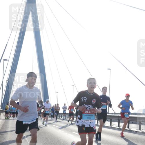 03.10.2026 - Köhlbrandbrückenlauf Tim E. http://msf.ph/oto/10612141 03.10.2026 09:28:06 Position 1 19, 2580 meine-sportfotos.de