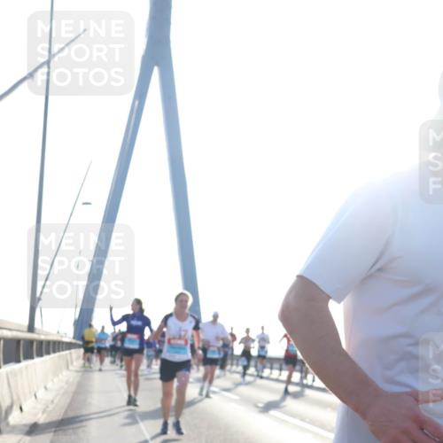 03.10.2026 - Köhlbrandbrückenlauf Tim E. http://msf.ph/oto/10612154 03.10.2026 09:28:07 Position 1  meine-sportfotos.de