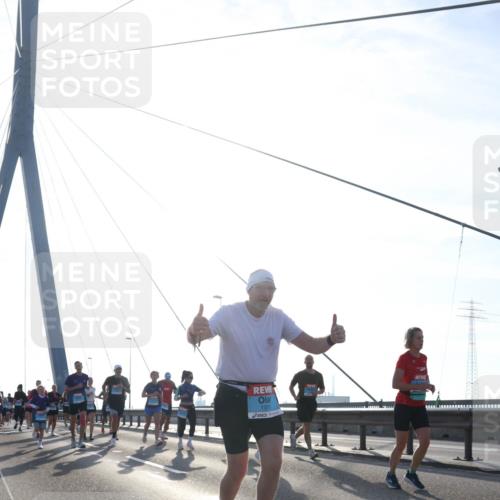03.10.2026 - Köhlbrandbrückenlauf Tim E. http://msf.ph/oto/10612207 03.10.2026 09:28:10 Position 1 1379 meine-sportfotos.de