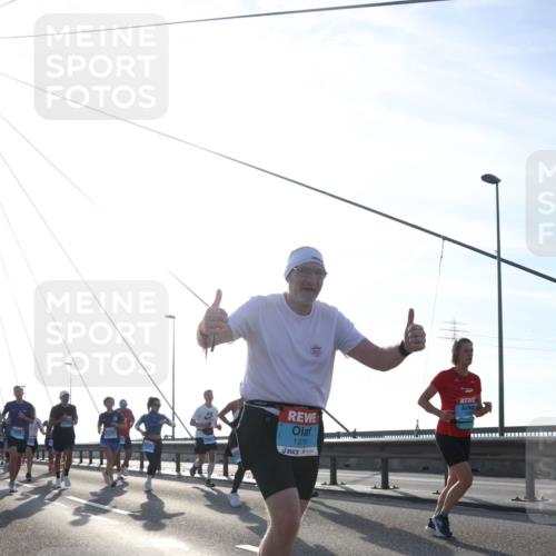 03.10.2026 - Köhlbrandbrückenlauf Tim E. http://msf.ph/oto/10612214 03.10.2026 09:28:11 Position 1 1379 meine-sportfotos.de