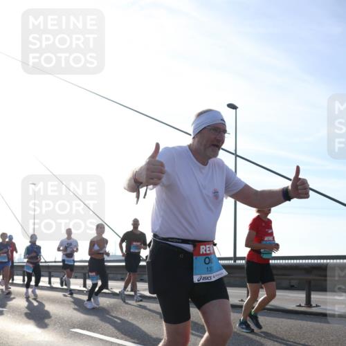 03.10.2026 - Köhlbrandbrückenlauf Tim E. http://msf.ph/oto/10612222 03.10.2026 09:28:11 Position 1 13 meine-sportfotos.de