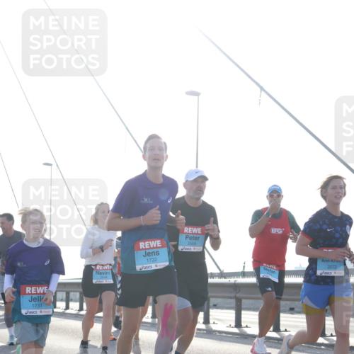 03.10.2026 - Köhlbrandbrückenlauf Tim E. http://msf.ph/oto/10612234 03.10.2026 09:28:13 Position 1 1732, 1731, 2644, 2559, 2072 meine-sportfotos.de