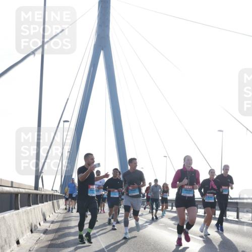 03.10.2026 - Köhlbrandbrückenlauf Tim E. http://msf.ph/oto/10612263 03.10.2026 09:28:15 Position 1  meine-sportfotos.de