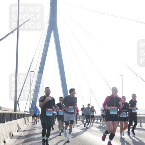 03.10.2026 - Köhlbrandbrückenlauf Tim E. http://msf.ph/oto/10612270 03.10.2026 09:28:15 Position 1 2742, 171 meine-sportfotos.de
