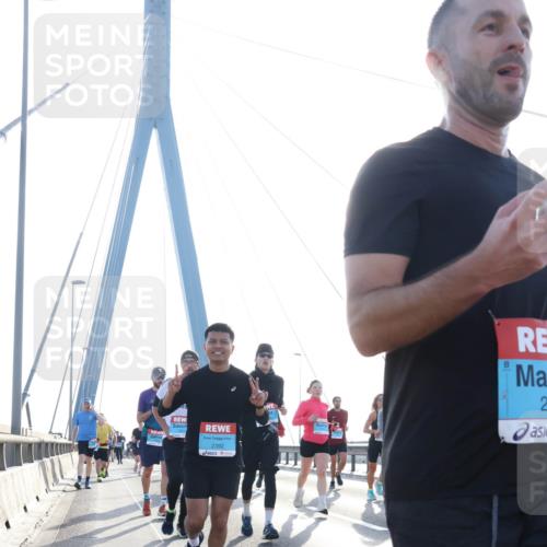 03.10.2026 - Köhlbrandbrückenlauf Tim E. http://msf.ph/oto/10612288 03.10.2026 09:28:17 Position 1 2392 meine-sportfotos.de