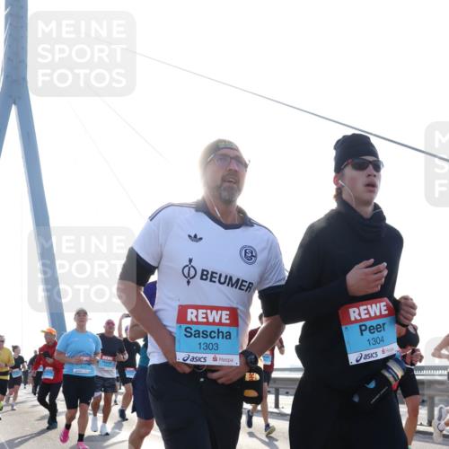 03.10.2026 - Köhlbrandbrückenlauf Tim E. http://msf.ph/oto/10612324 03.10.2026 09:28:19 Position 1 1303, 1304 meine-sportfotos.de