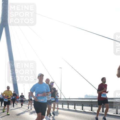 03.10.2026 - Köhlbrandbrückenlauf Tim E. http://msf.ph/oto/10612342 03.10.2026 09:28:20 Position 1 2473 meine-sportfotos.de