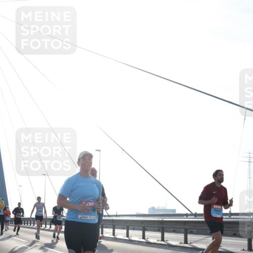 03.10.2026 - Köhlbrandbrückenlauf Tim E. http://msf.ph/oto/10612348 03.10.2026 09:28:20 Position 1 2473 meine-sportfotos.de