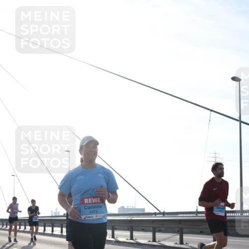 03.10.2026 - Köhlbrandbrückenlauf Tim E. http://msf.ph/oto/10612352 03.10.2026 09:28:21 Position 1 2473 meine-sportfotos.de