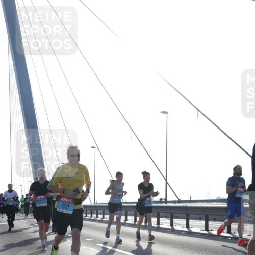 03.10.2026 - Köhlbrandbrückenlauf Tim E. http://msf.ph/oto/10612360 03.10.2026 09:28:22 Position 1 2193 meine-sportfotos.de