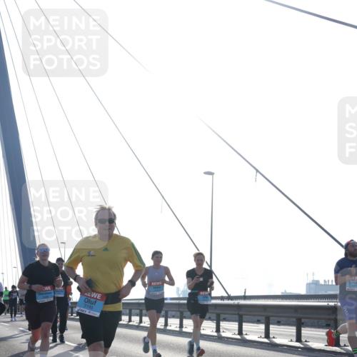 03.10.2026 - Köhlbrandbrückenlauf Tim E. http://msf.ph/oto/10612366 03.10.2026 09:28:22 Position 1 2193 meine-sportfotos.de
