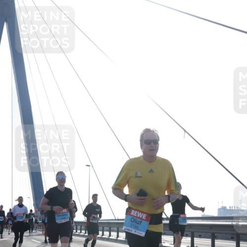 03.10.2026 - Köhlbrandbrückenlauf Tim E. http://msf.ph/oto/10612378 03.10.2026 09:28:23 Position 1 2635, 2193 meine-sportfotos.de