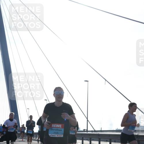 03.10.2026 - Köhlbrandbrückenlauf Tim E. http://msf.ph/oto/10612395 03.10.2026 09:28:24 Position 1 2635 meine-sportfotos.de