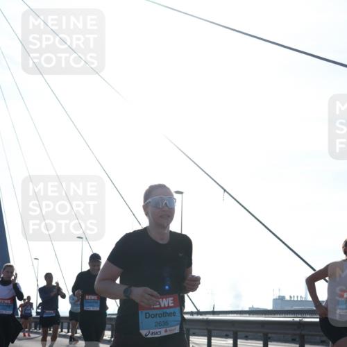 03.10.2026 - Köhlbrandbrückenlauf Tim E. http://msf.ph/oto/10612399 03.10.2026 09:28:24 Position 1 2635 meine-sportfotos.de