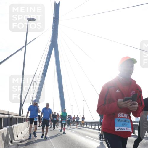 03.10.2026 - Köhlbrandbrückenlauf Tim E. http://msf.ph/oto/10612416 03.10.2026 09:28:26 Position 1 1207 meine-sportfotos.de