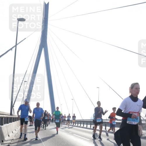 03.10.2026 - Köhlbrandbrückenlauf Tim E. http://msf.ph/oto/10612419 03.10.2026 09:28:26 Position 1 1630 meine-sportfotos.de