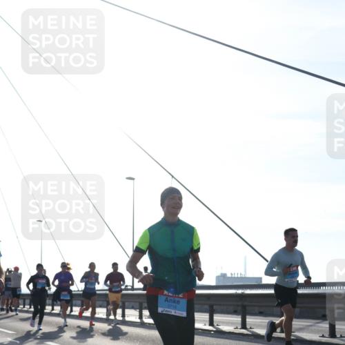 03.10.2026 - Köhlbrandbrückenlauf Tim E. http://msf.ph/oto/10612445 03.10.2026 09:28:28 Position 1 2716 meine-sportfotos.de