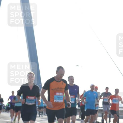 03.10.2026 - Köhlbrandbrückenlauf Tim E. http://msf.ph/oto/10612482 03.10.2026 09:28:32 Position 1  meine-sportfotos.de
