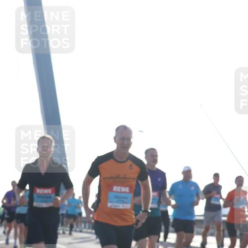 03.10.2026 - Köhlbrandbrückenlauf Tim E. http://msf.ph/oto/10612486 03.10.2026 09:28:32 Position 1  meine-sportfotos.de