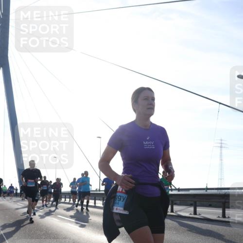 03.10.2026 - Köhlbrandbrückenlauf Tim E. http://msf.ph/oto/10612568 03.10.2026 09:28:38 Position 1 44 meine-sportfotos.de